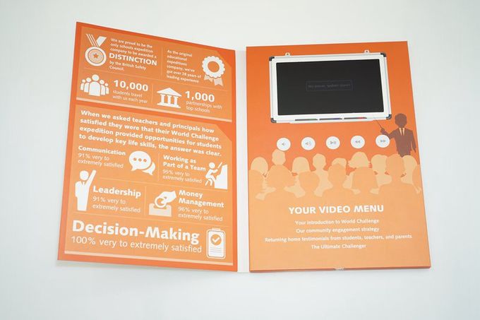 Videopak a adapté le livre à couverture dure aux besoins du client la vidéo visuelle de brochure d'affichage à cristaux liquides de Digital de 7 pouces dans la vidéo de l'ÉCRAN 1080P d'IPS de dossier